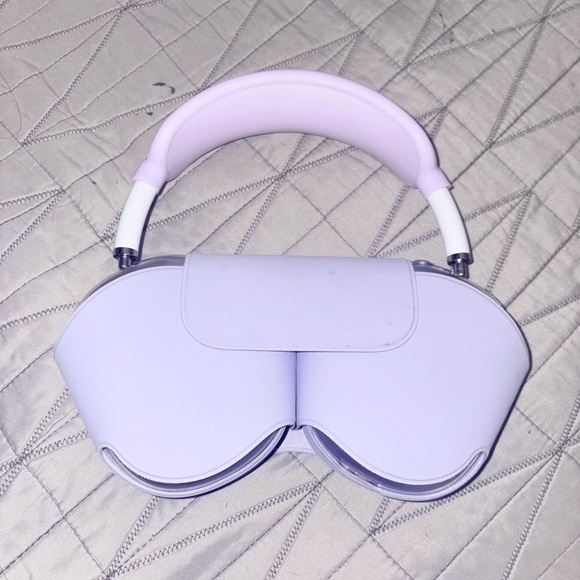 Lavender Airpods Max